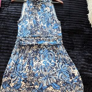 Like New Lily Pulitzer ties in back Romper medium